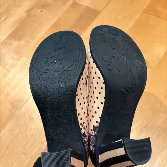 Elegant Floral Mary Jane Heels - Picture 6 of 7